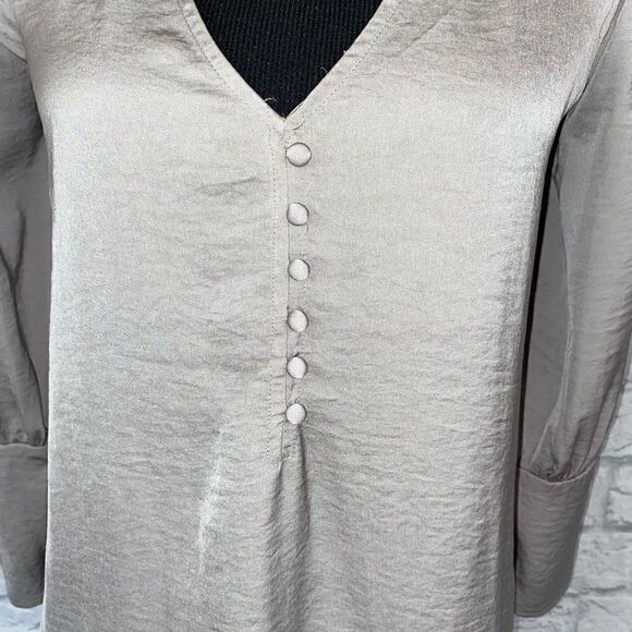 Express vneck Longsleeve blouse w/tie back silver new without tags sz small wome - Picture 2 of 9
